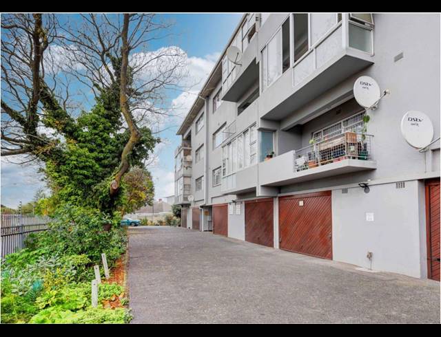 2 bed property to rent in OAKDALE